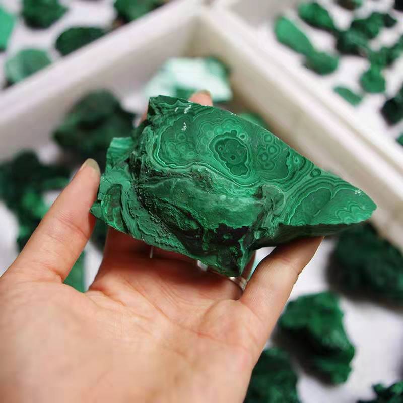 2019 hot 1pcs 400g 100% Natural malachite raw stone natural crystal energy healing wedding decoration aquarium